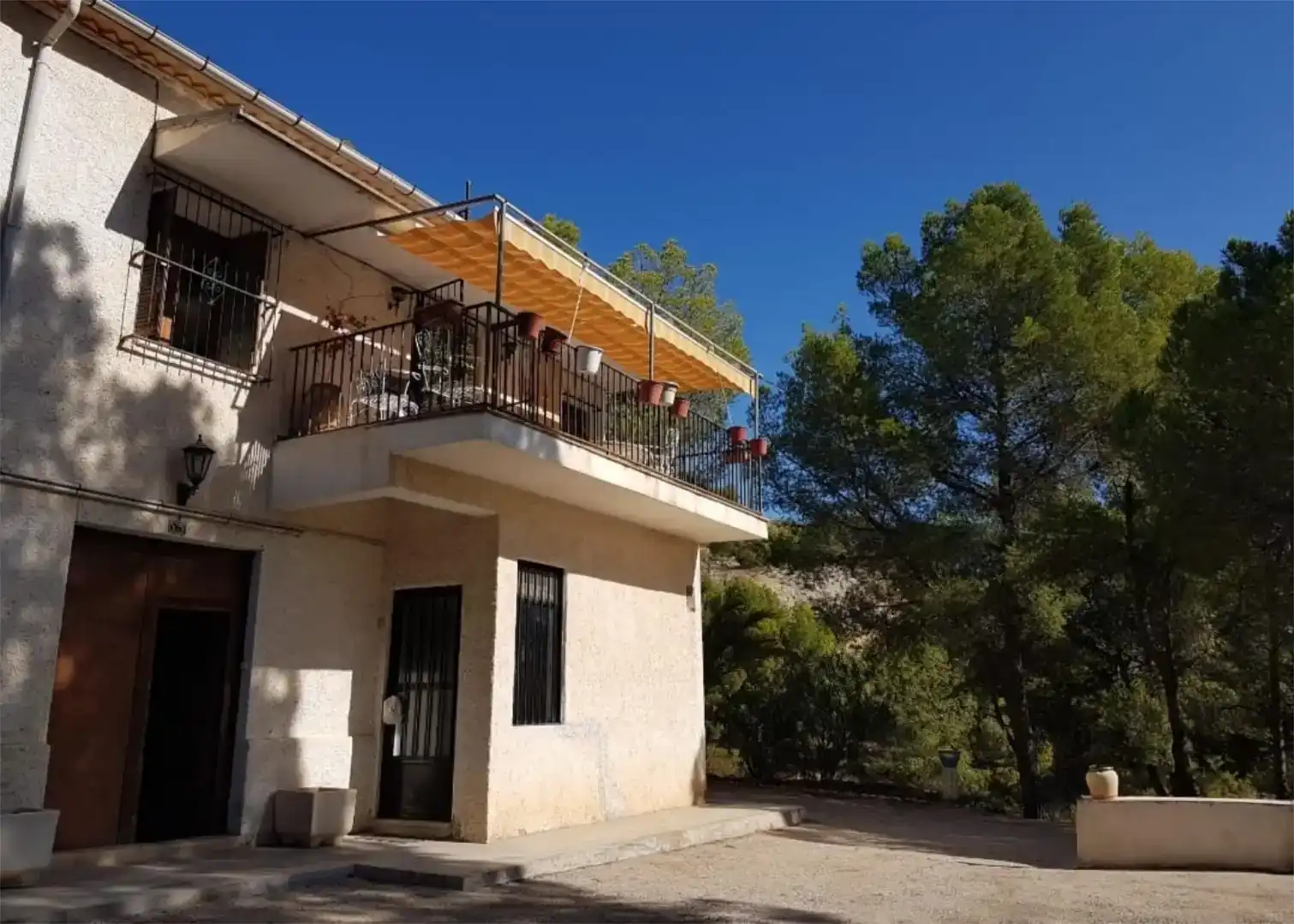 Vista exterior de Finca rústica en venda en Onil amb Piscina i Balcó