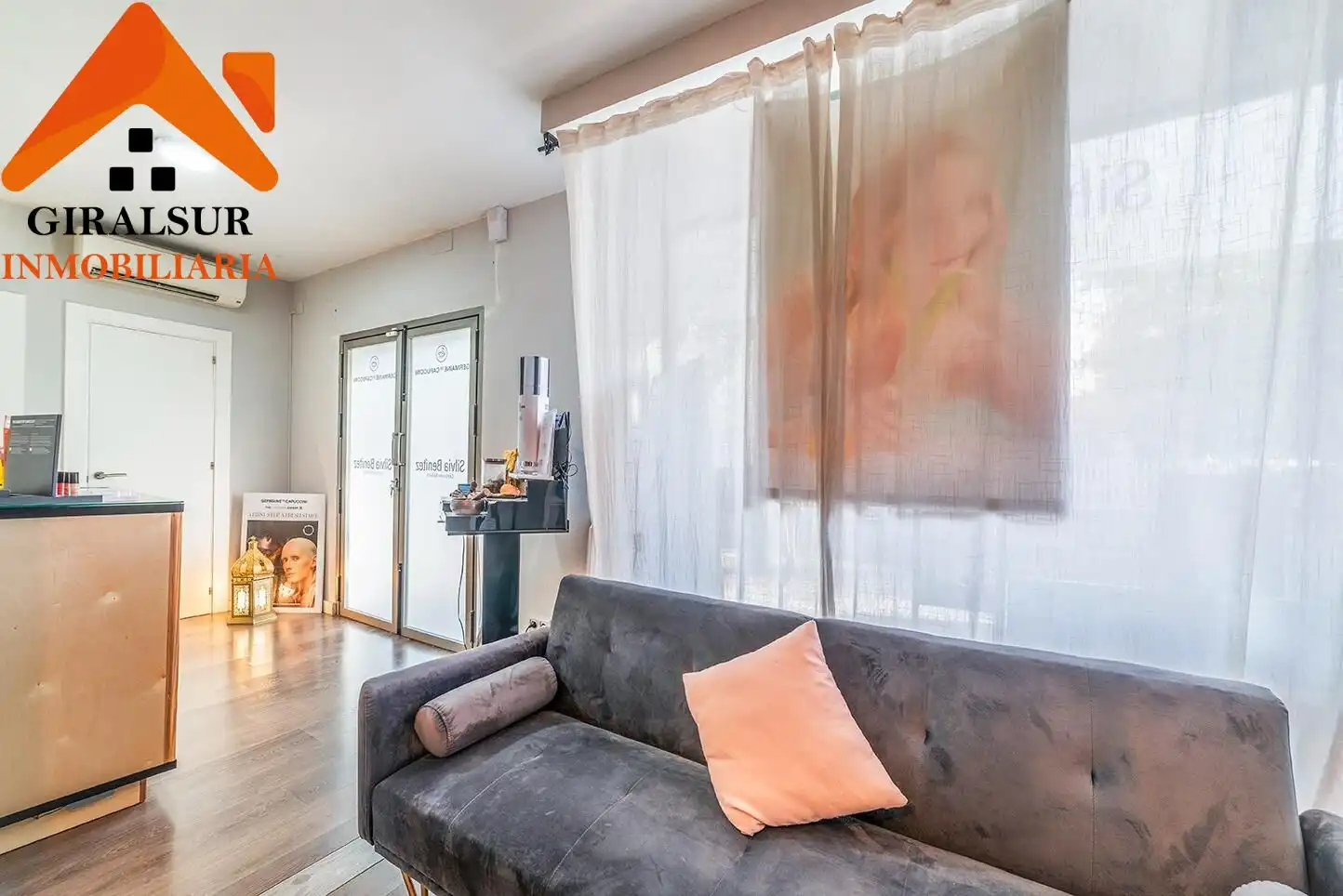 Local comercial en venda a Calle Milano Plomizo