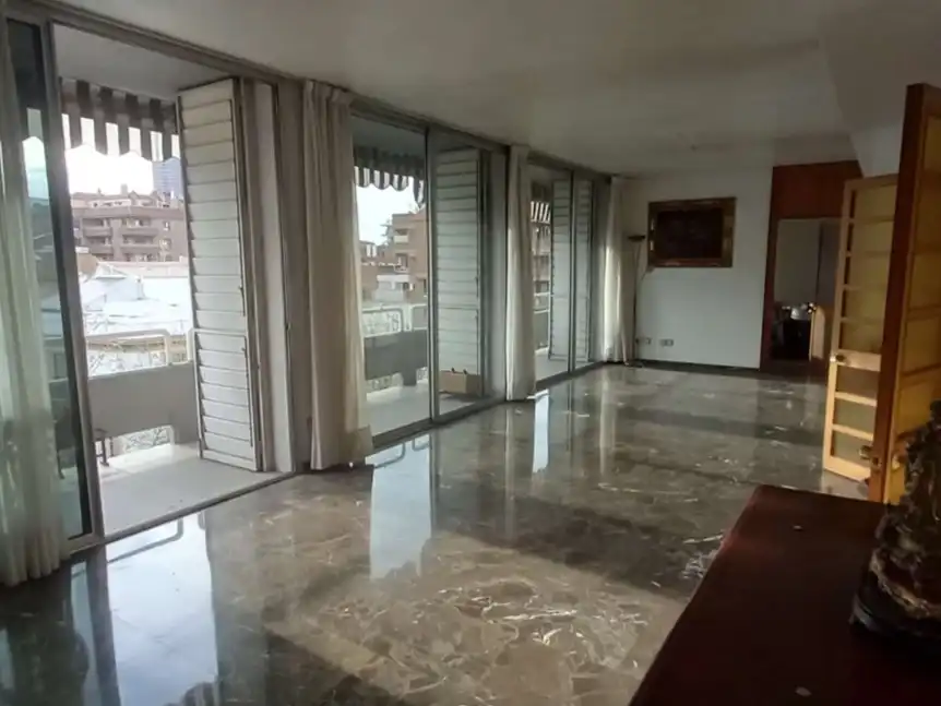 Piso con ascensor en venta en Marqués de Paradas 55