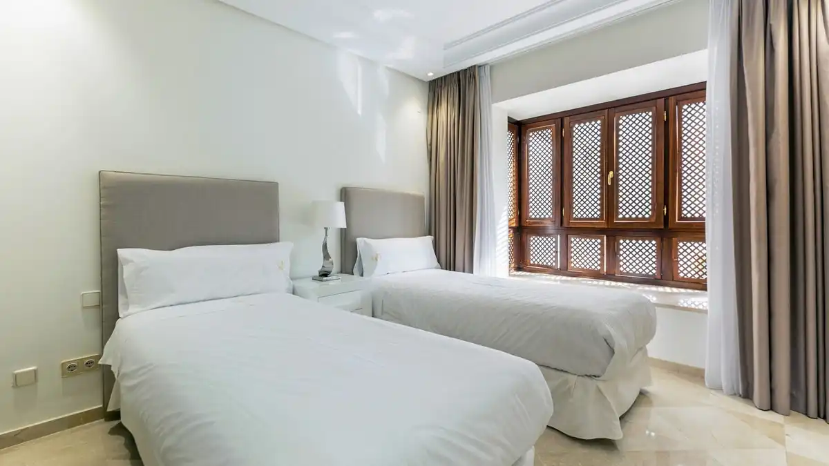 Dormitori de Dúplex de lloguer en Marbella amb Aire condicionat, Terrassa i Traster