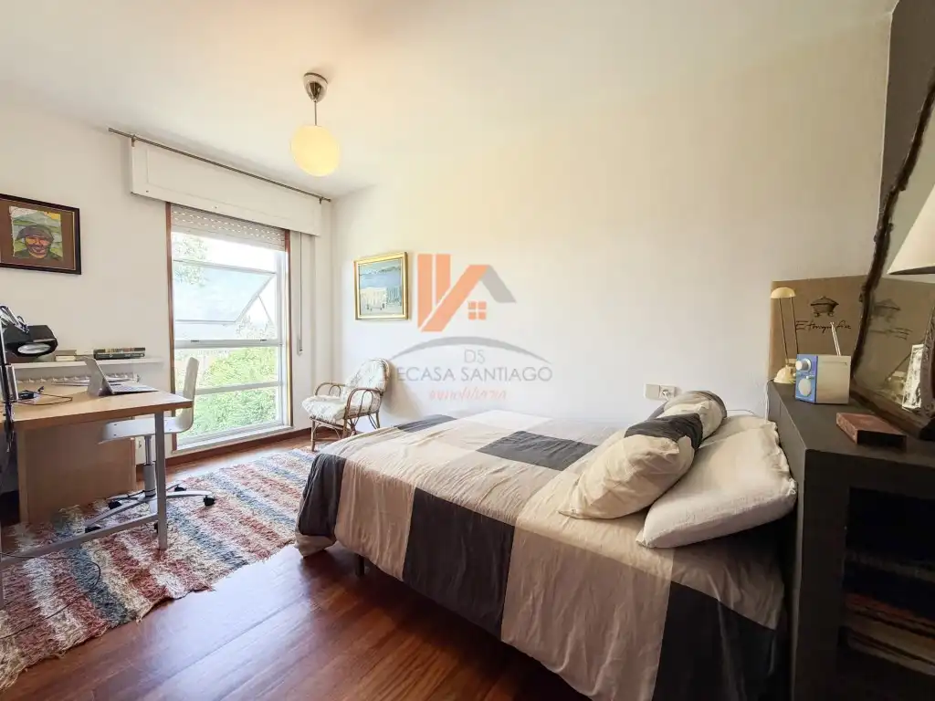Habitación de Casa adosada en venta en Brión con Jardín privado, Trastero y Horno