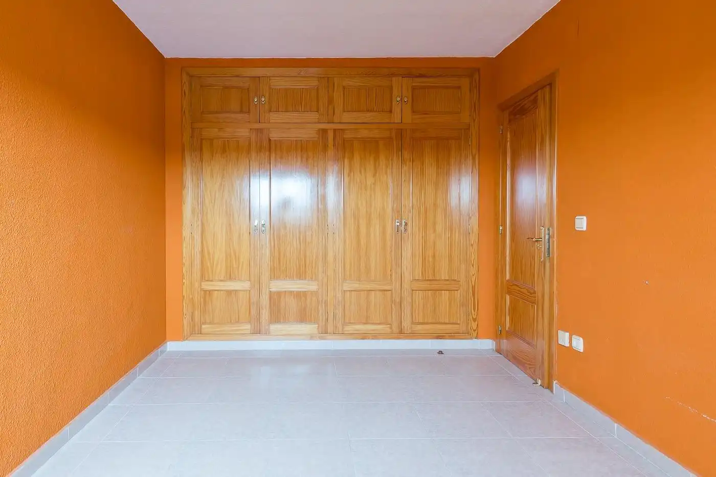 Habitación de Casa adosada en venta en Galapagar con Calefacción, Jardín privado y Terraza