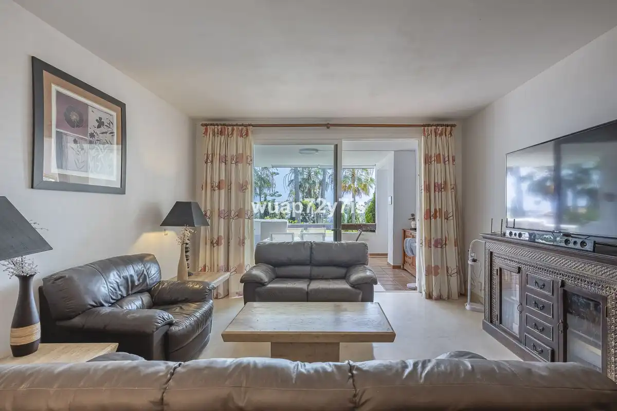 Piso con ascensor en venta en Nueva Andalucía, imagen 3