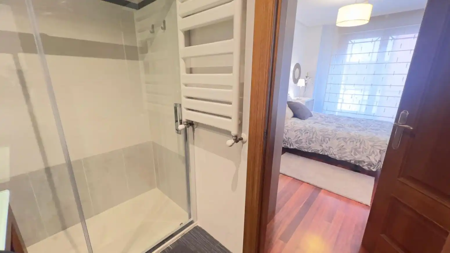 Bathroom of Flat for rent in Gijón   with Heating, Parquet flooring and Furnished
