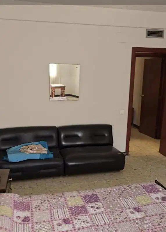 Sala de estar de Piso en venta en Navaluenga con Calefacción, Terraza y Balcón