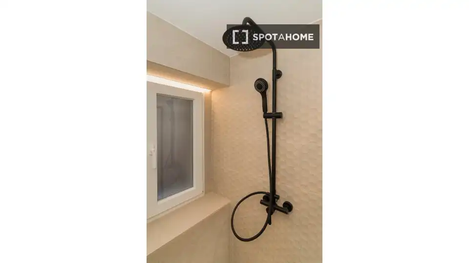 Baño de Piso para compartir en Centro