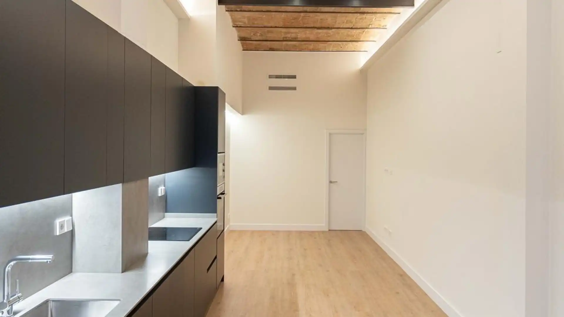 Cocina de Planta baja en venta en  Barcelona Capital con Aire acondicionado, Terraza y Alarma