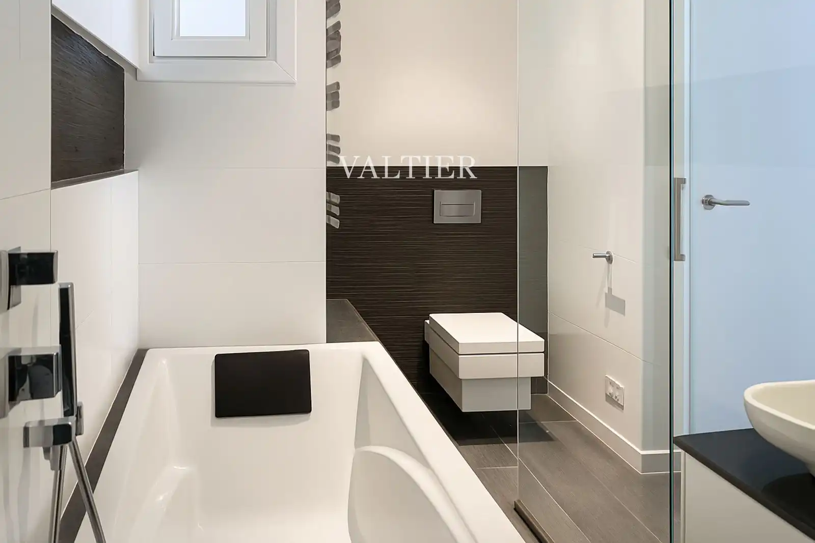 Badezimmer von Wohnung zum Verkauf in Madrid mit Klimaanlage, Heizung und Terrasse