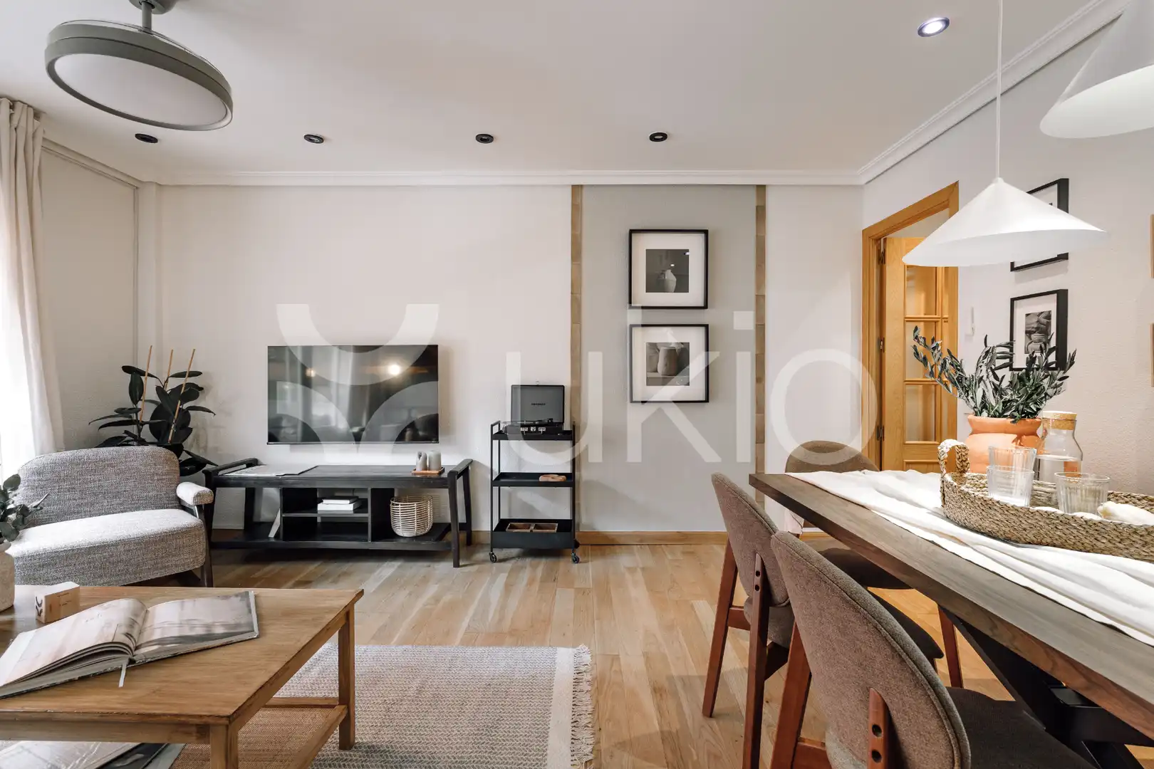 Sala de estar de Apartamento de alquiler en Madrid con Calefacción, Amueblado y Horno