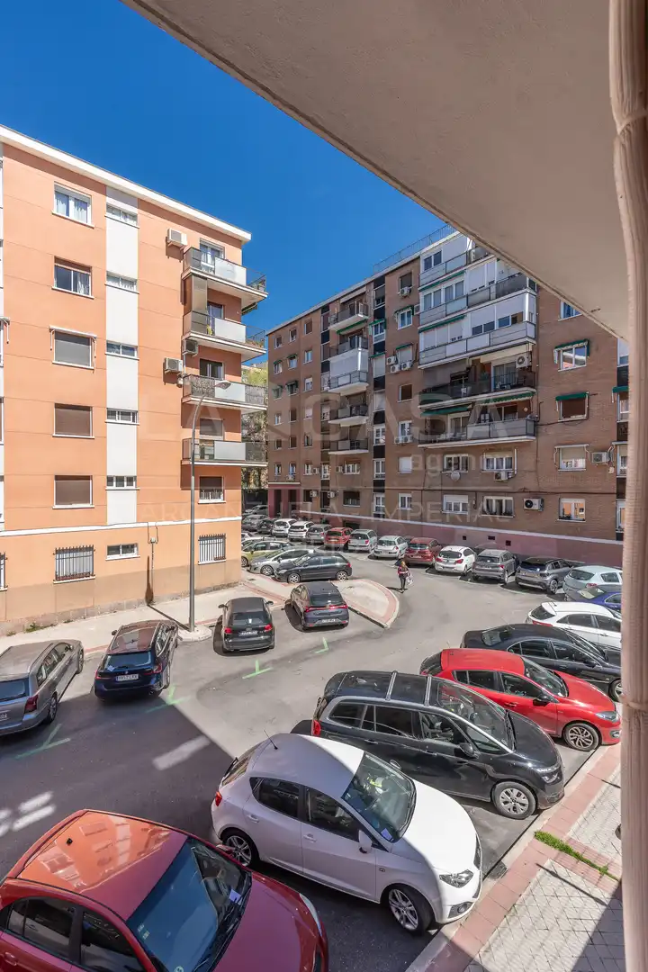 Parking de Piso en venta en Madrid con Calefacción y Trastero