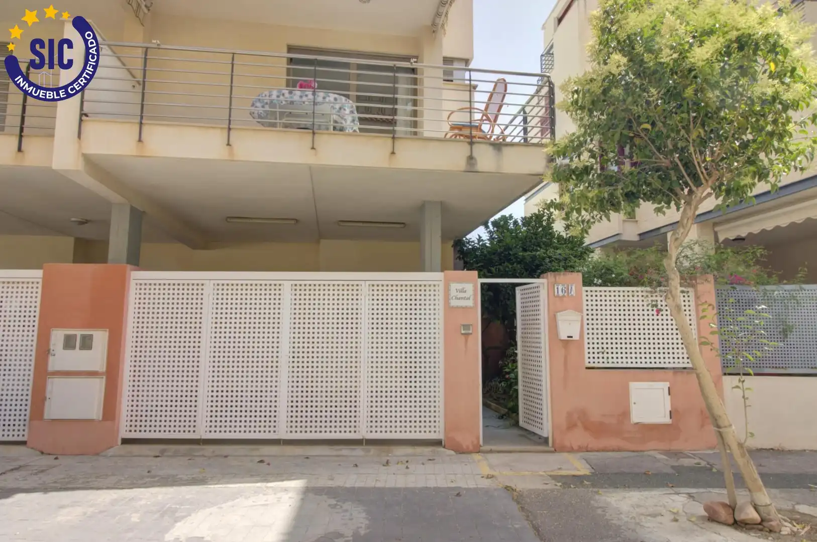 Vista exterior de Casa adosada en venta en Chilches / Xilxes con Jardín privado, Terraza y Amueblado