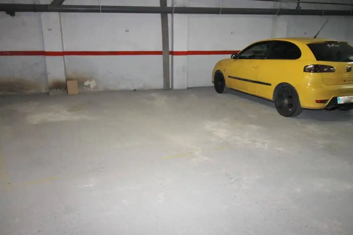 Einzelparkplatz zum Verkauf in Col.legis Nous, imagen 4