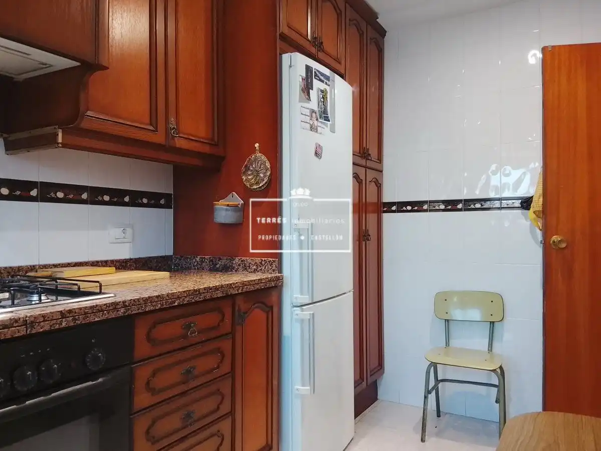 Cuina de Casa o xalet en venda en Castellón de la Plana / Castelló de la Plana amb Calefacció, Terrassa i Moblat