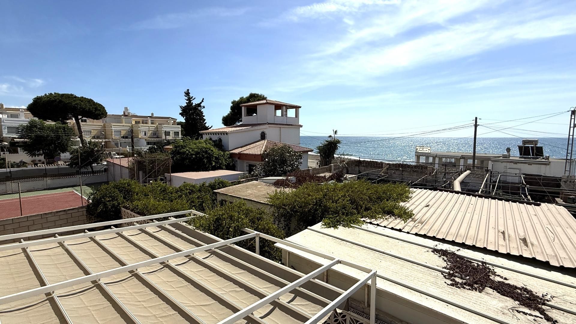 Vista exterior de Casa adosada en venta en Rincón de la Victoria con Aire acondicionado, Jardín privado y Terraza