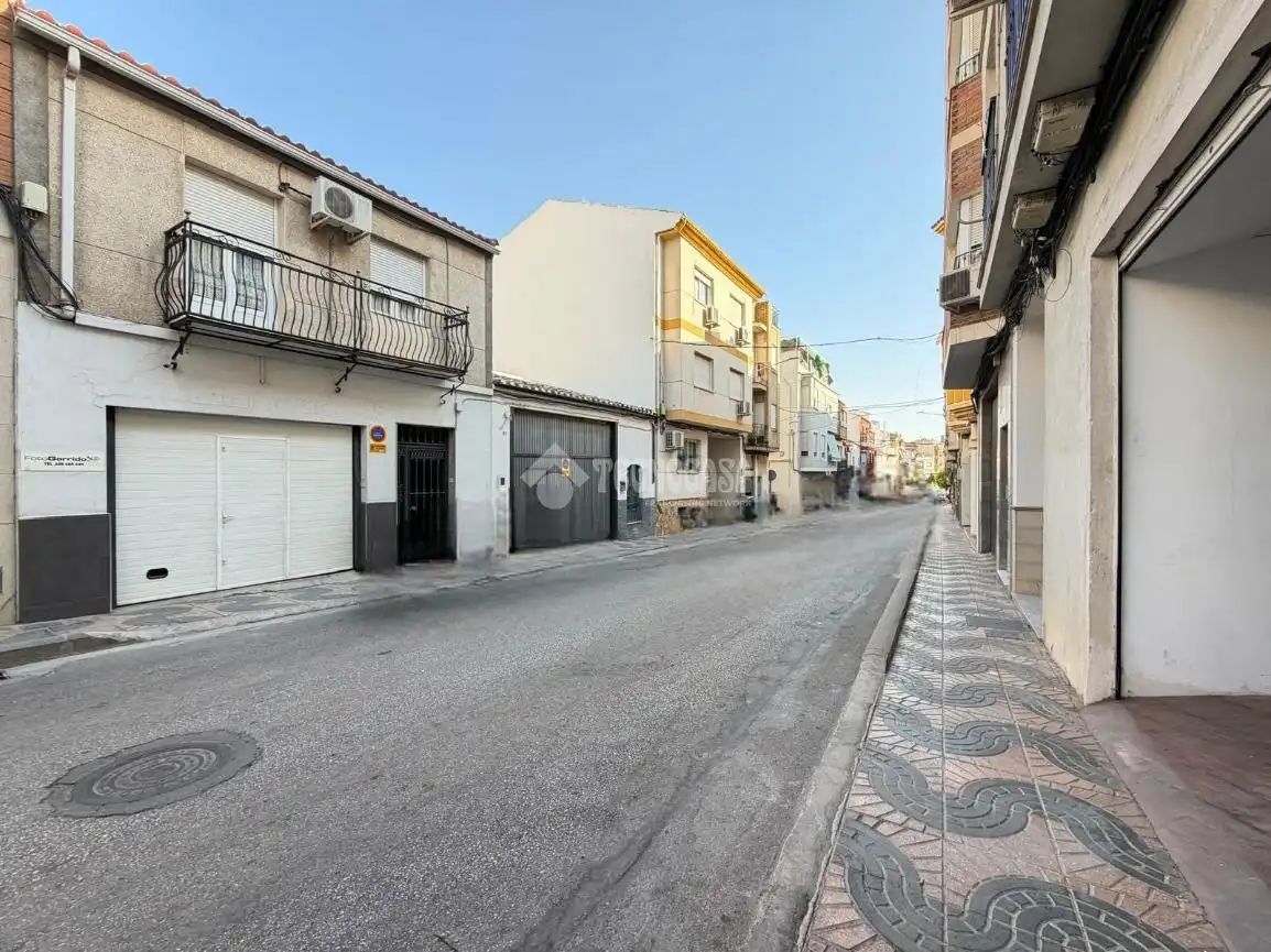 Vista exterior de Garatge en venda en Martos
