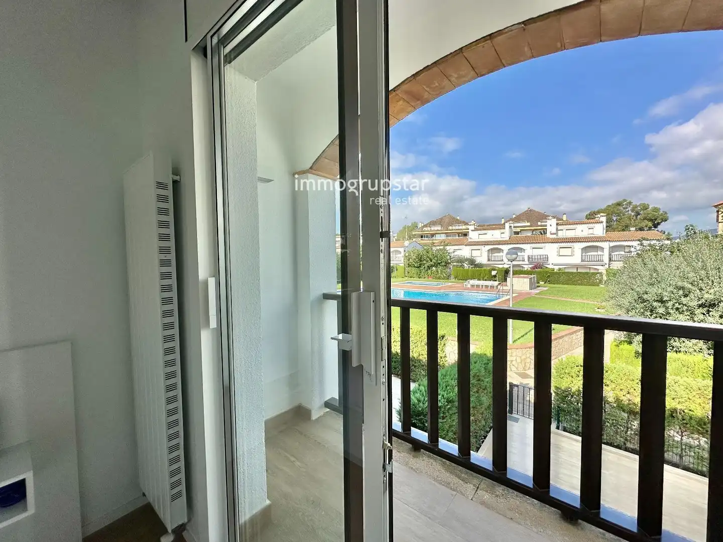 Vista exterior de Casa adosada en venta en Torre Valentina - Mas Vilar de La Mutxada - Treumal