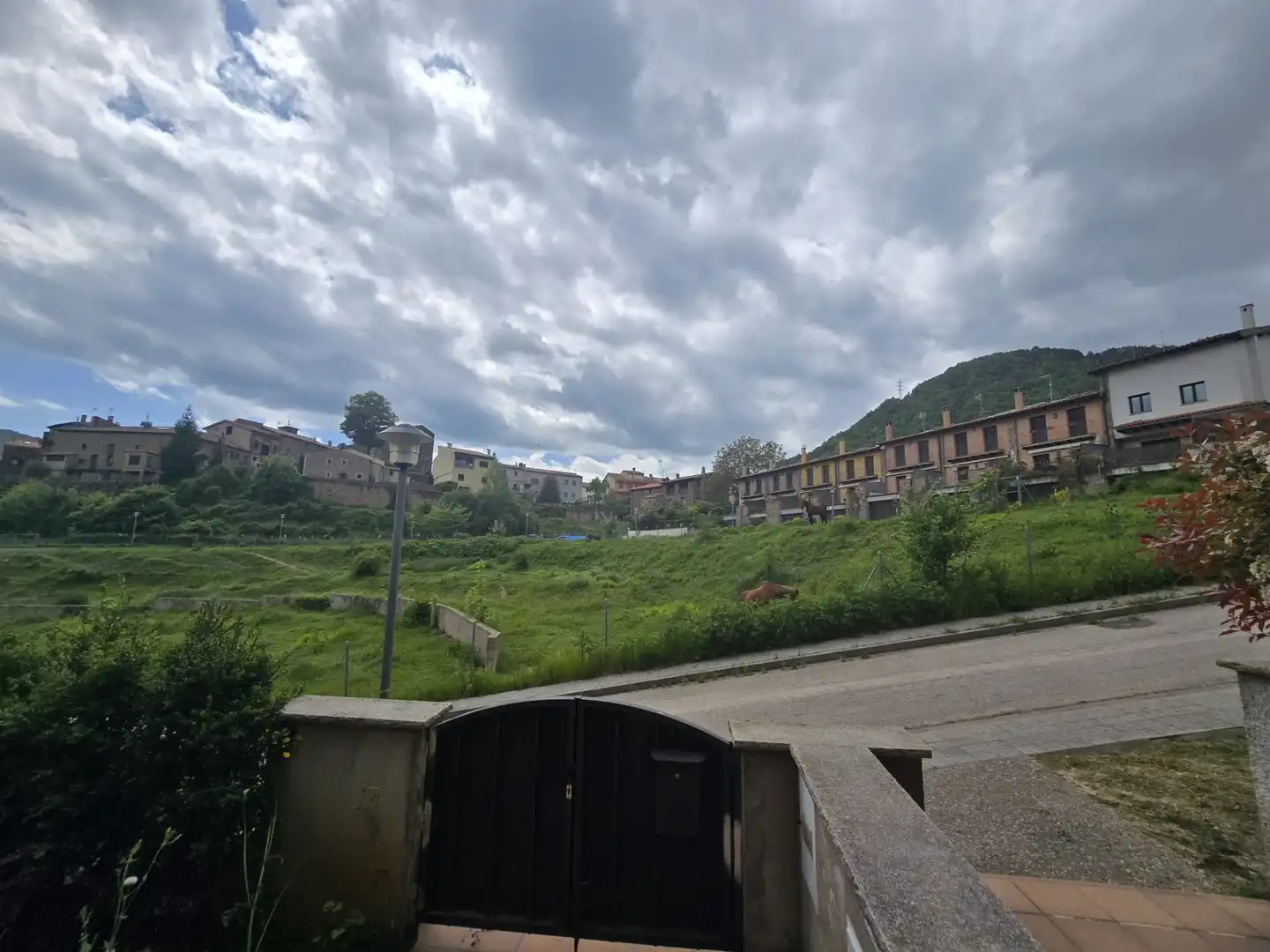 Vista exterior de Casa o xalet en venda en Vallfogona de Ripollès amb Calefacció, Jardí privat i Parquet