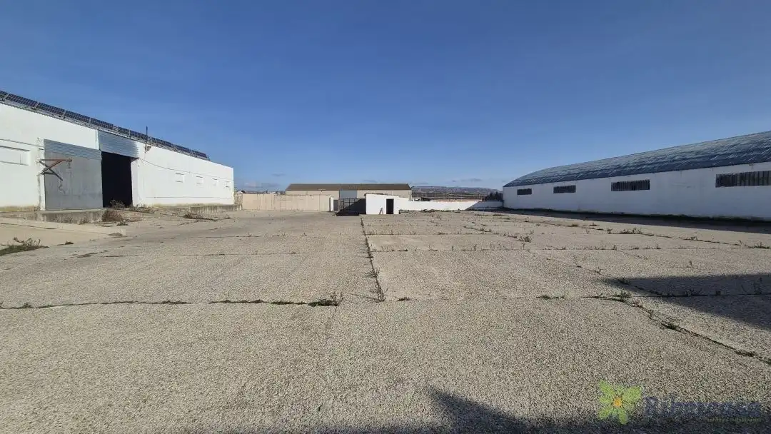 Fabrikhallen zum Verkauf in Fustiñana