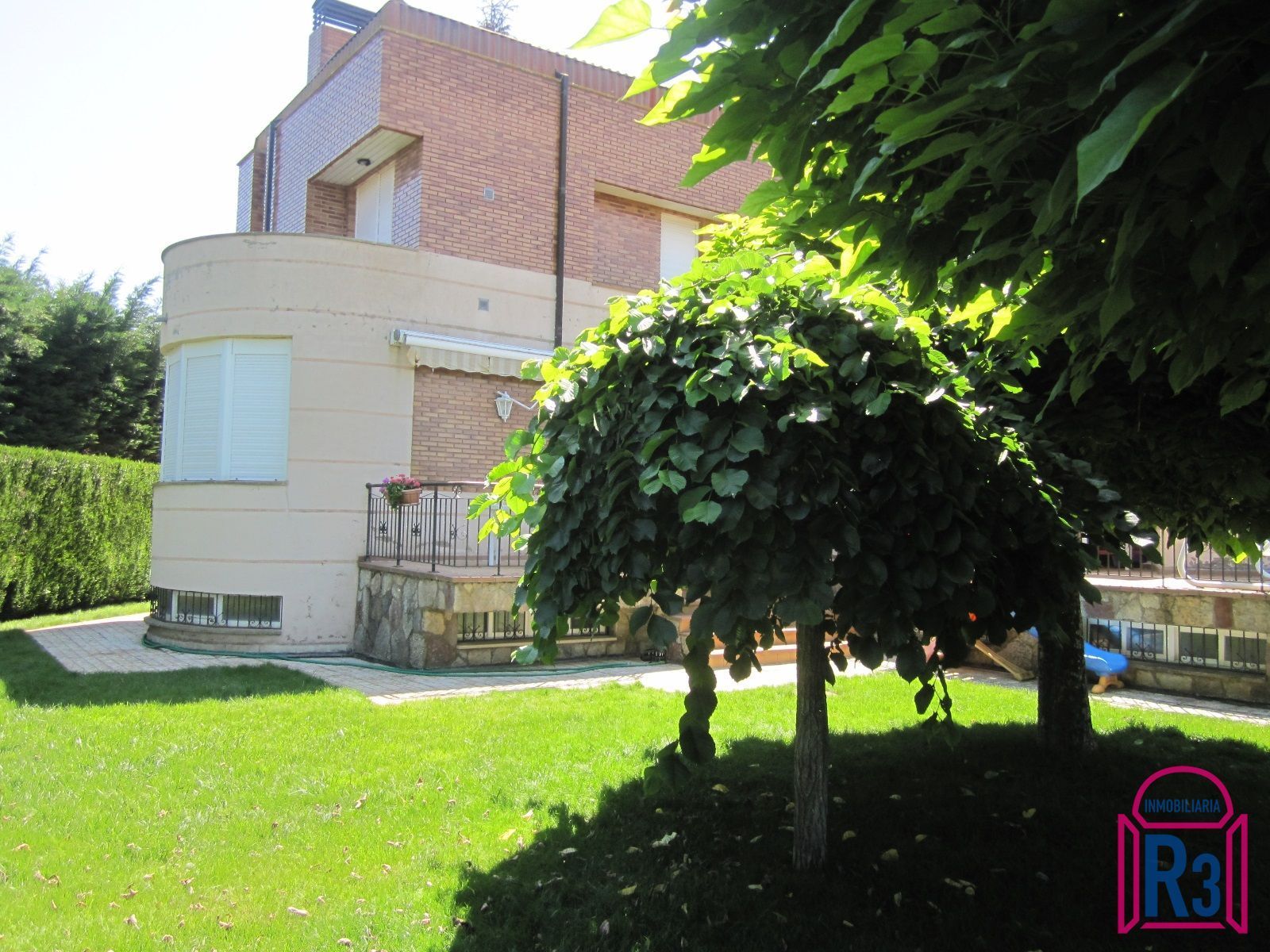 Jardí de Casa o xalet en venda en Mansilla de las Mulas amb Calefacció i Traster
