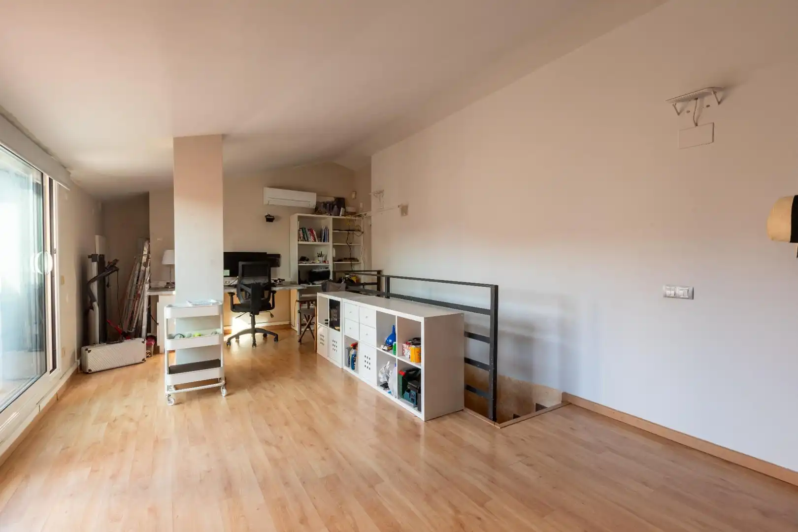 Sala d'estar de Àtic en venda en Sant Feliu de Llobregat amb Aire condicionat, Calefacció i Jardí privat