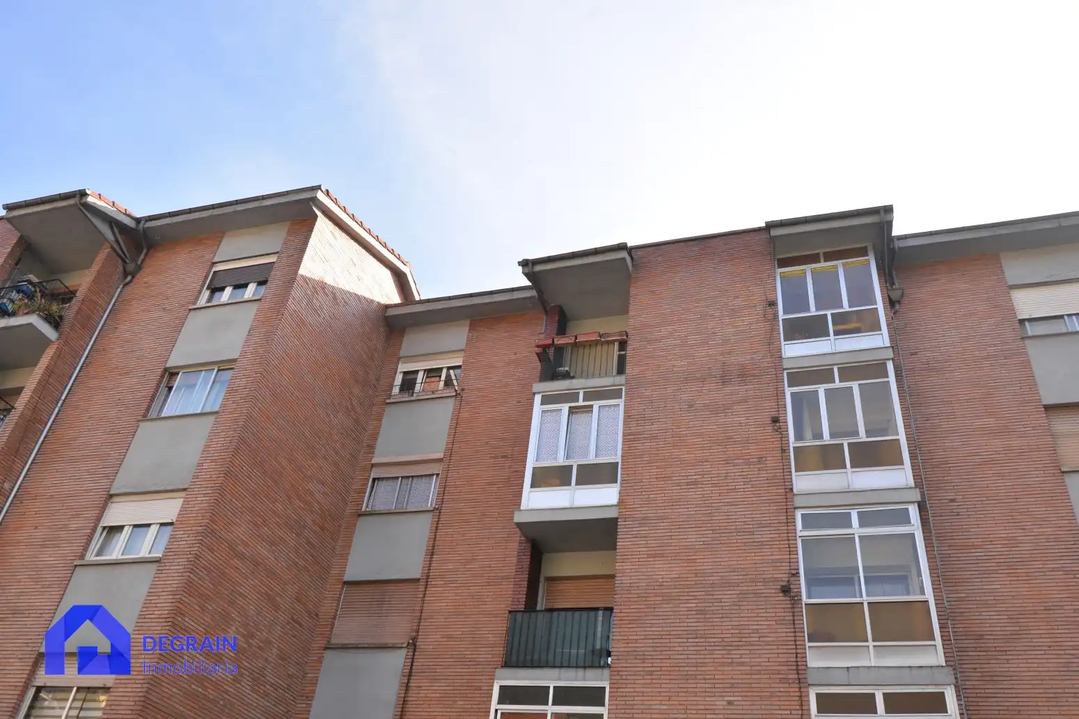 Vista exterior de Pis en venda en Oviedo  amb Terrassa