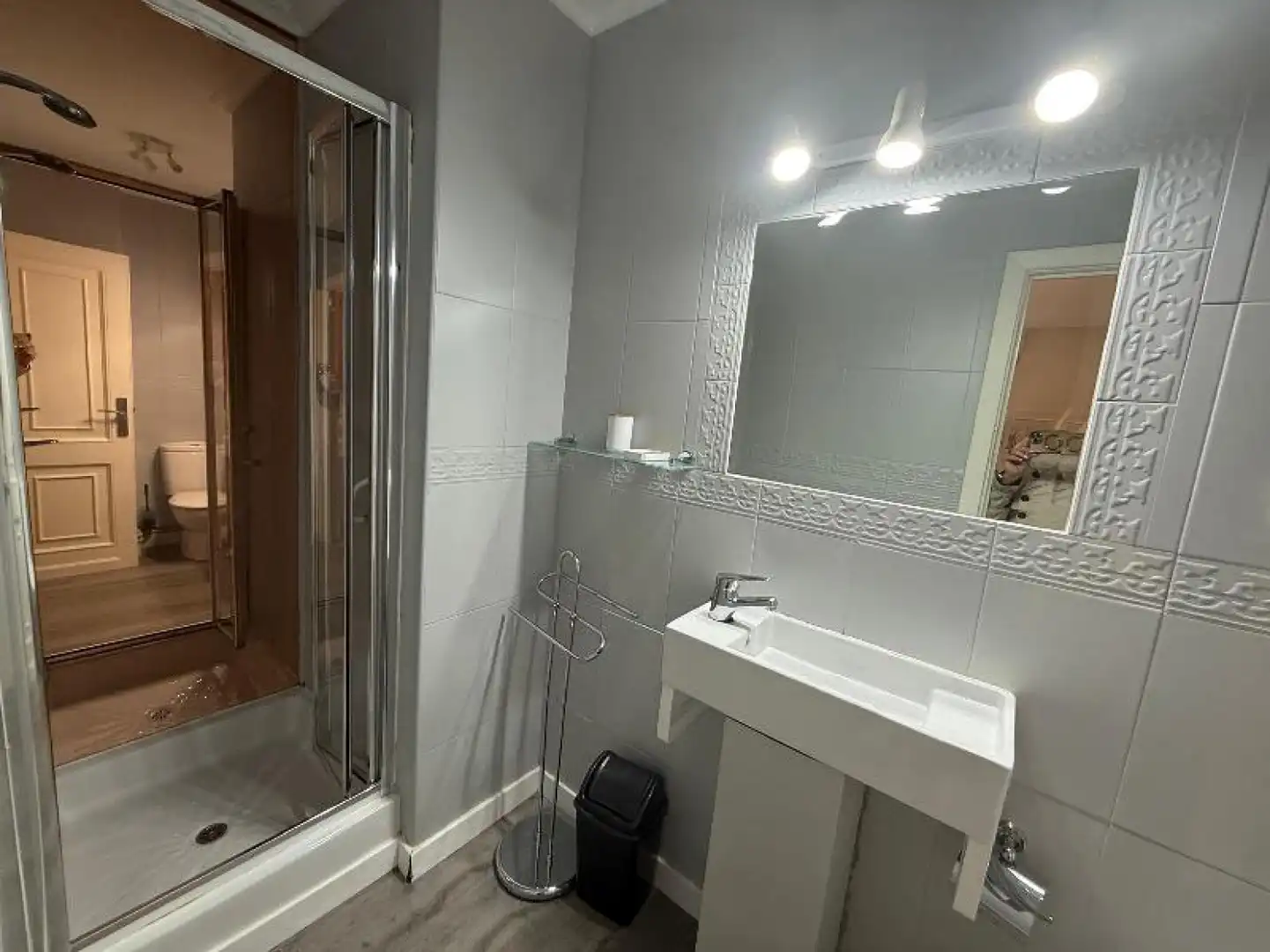 Badezimmer von Wohnung zur Miete in Comillas (Cantabria) mit Heizung, Parkett und Terrasse