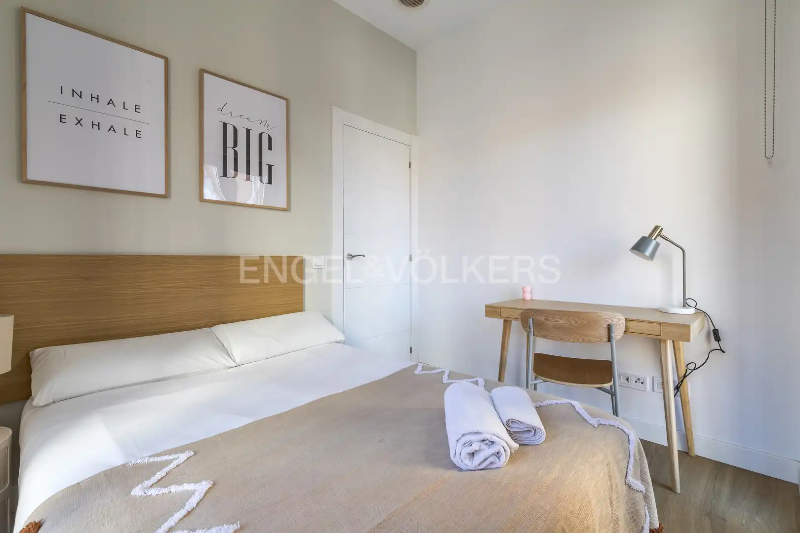 Dormitori de Apartament de lloguer en Madrid amb Aire condicionat, Calefacció i Moblat