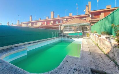 Swimming pool of Single-family semi-detached for sale in Fuenlabrada  with Air Conditioner, Heating and Private garden