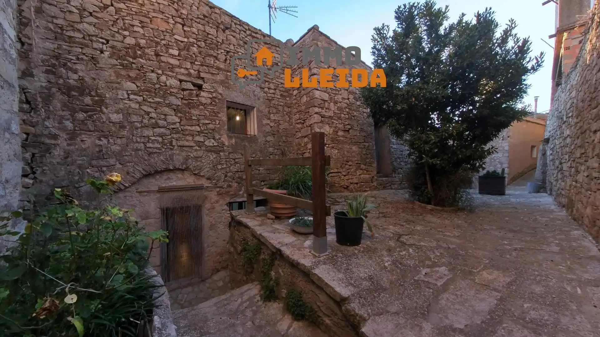 Jardí de Casa adosada en venda en Montoliu de Segarra amb Moblat