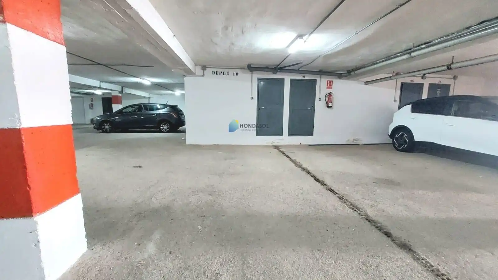 Parkplatz von Maisonette zum Verkauf in La Manga del Mar Menor mit Terrasse, Abstellraum und Möbliert