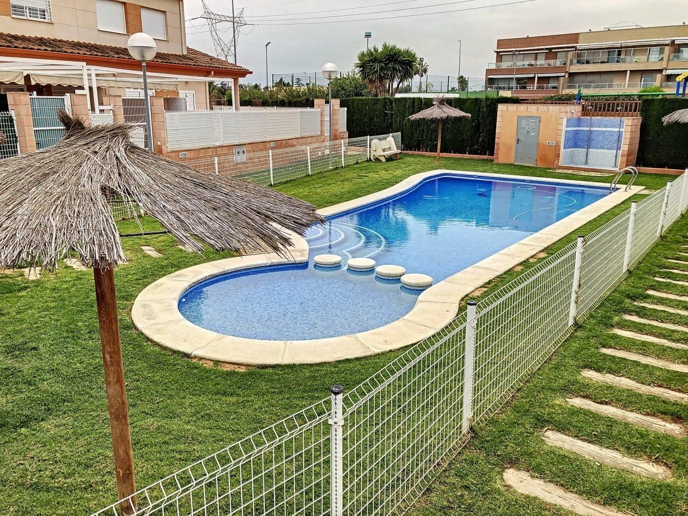 Piscina de Casa adosada de lloguer en San Antonio de Benagéber amb Aire condicionat, Calefacció i Jardí privat