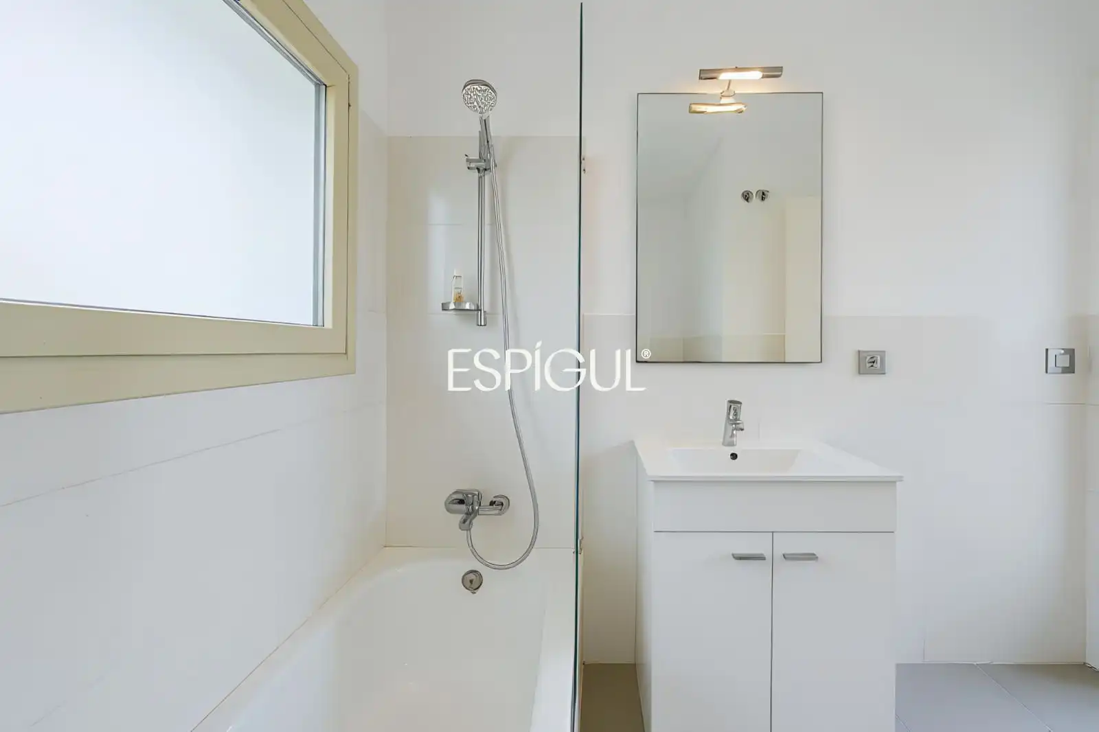 Baño de Casa adosada en venta en Torroella de Montgrí con Aire acondicionado, Calefacción y Terraza