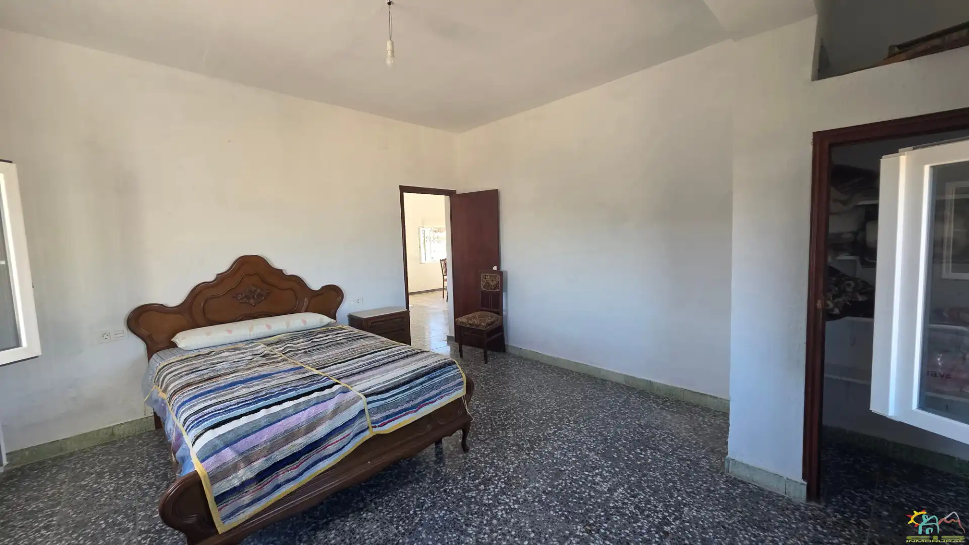 Dormitori de Finca rústica en venda en Íllar amb Jardí privat, Terrassa i Moblat