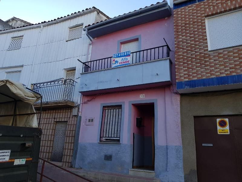 Vista exterior de Casa o xalet en venda en Montehermoso amb Jardí privat