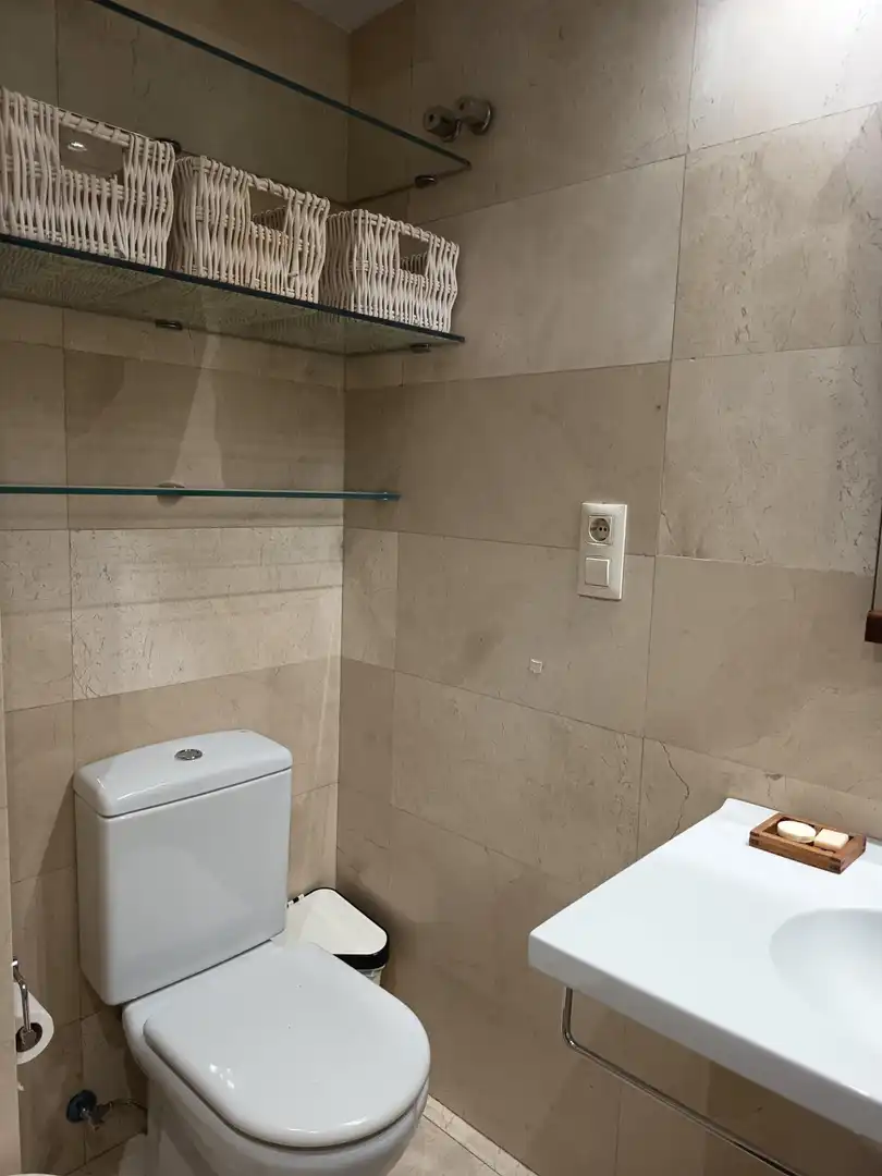 Bany de Pis de lloguer en Córdoba amb Aire condicionat i Moblat