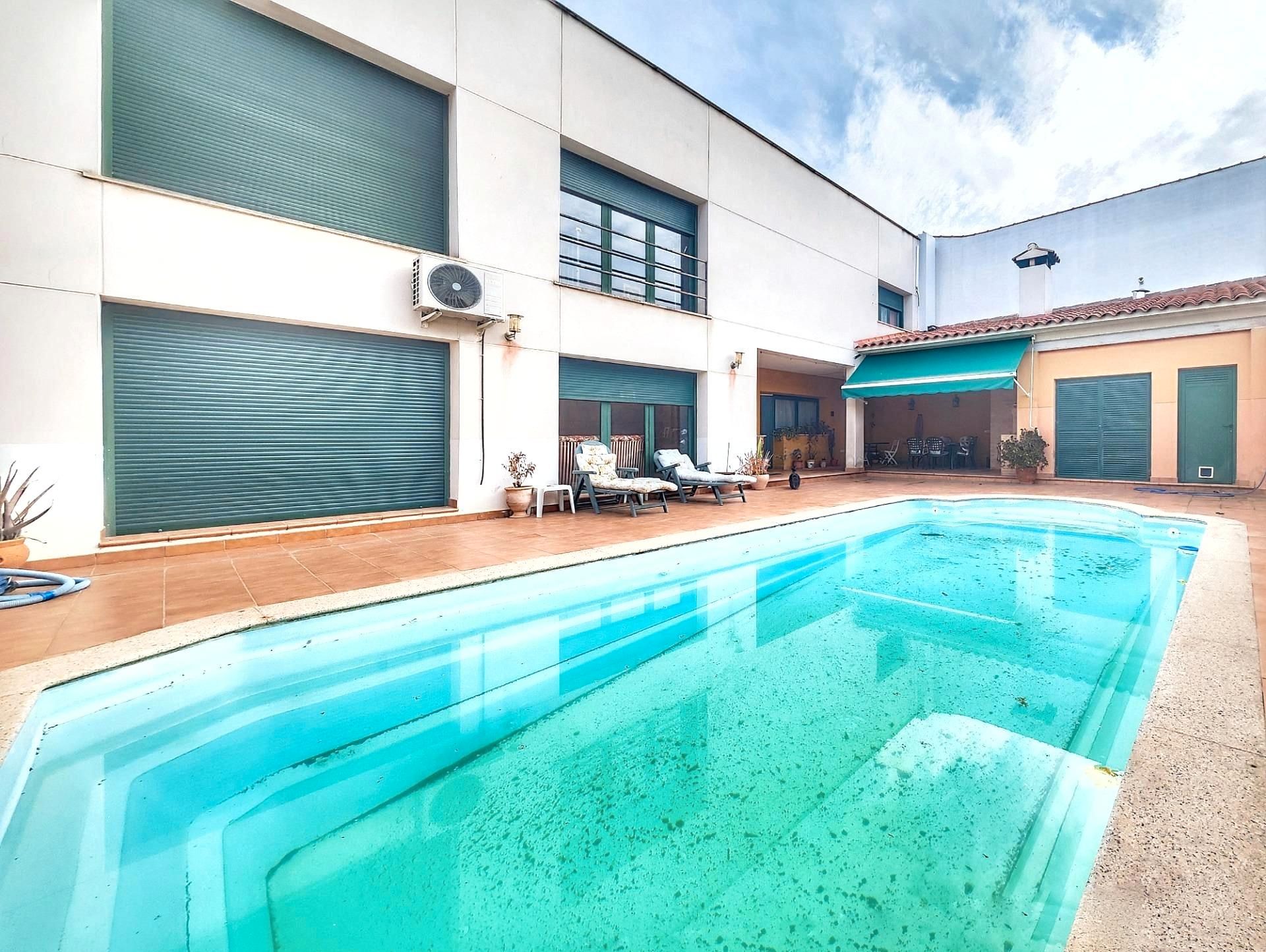 Swimming pool of House or chalet for sale in Puertollano  with Air Conditioner, Heating and Private garden