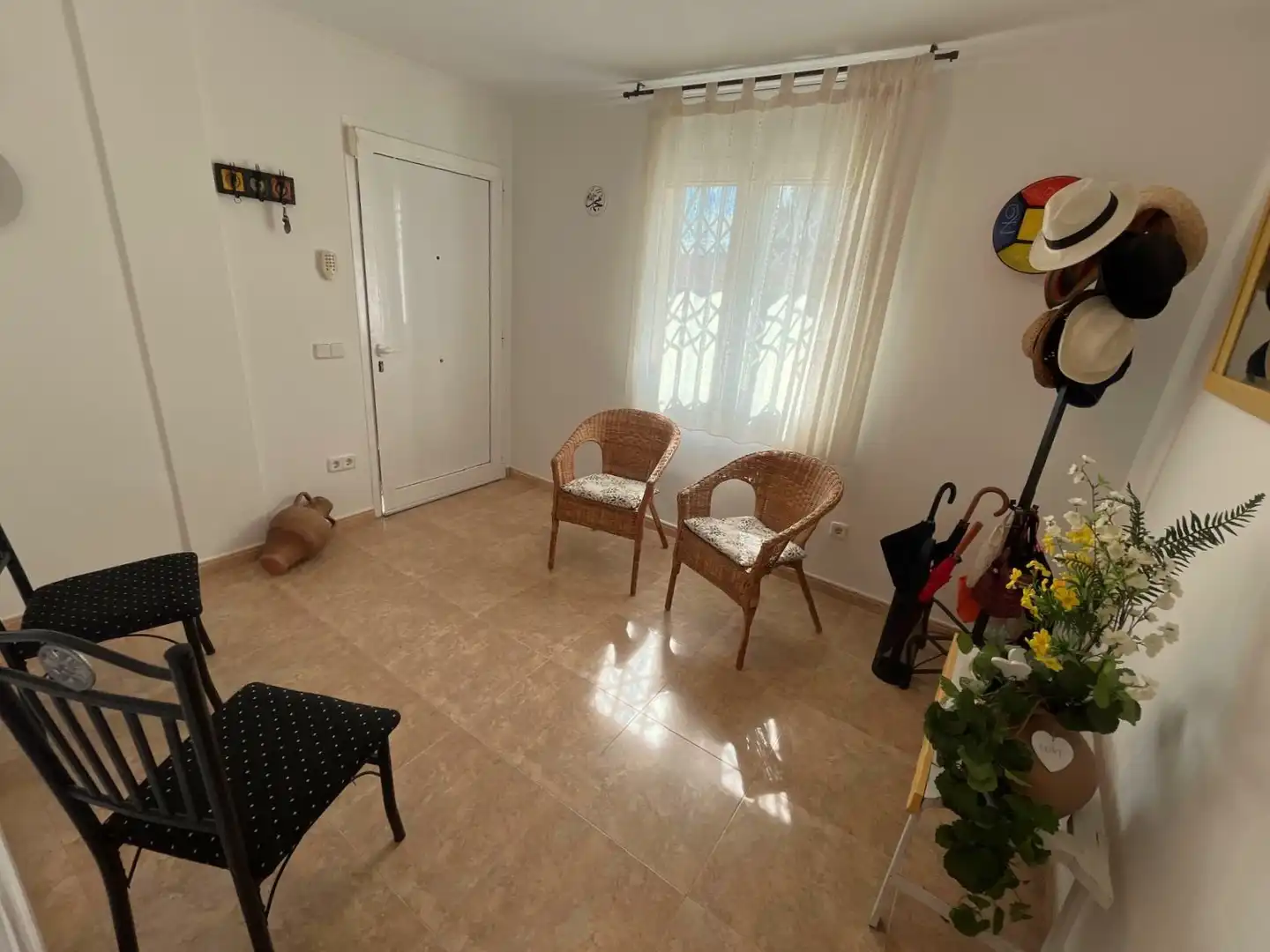 Sala de estar de Planta baja en venta en Castell d'Aro, Platja d'Aro i s'Agaró con Aire acondicionado, Jardín privado y Terraza