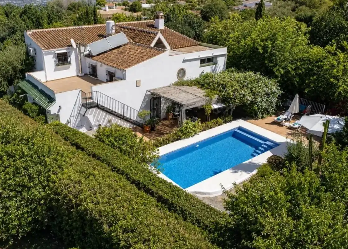 Vista exterior de Finca rústica de lloguer en Alhaurín El Grande amb Aire condicionat, Calefacció i Jardí privat
