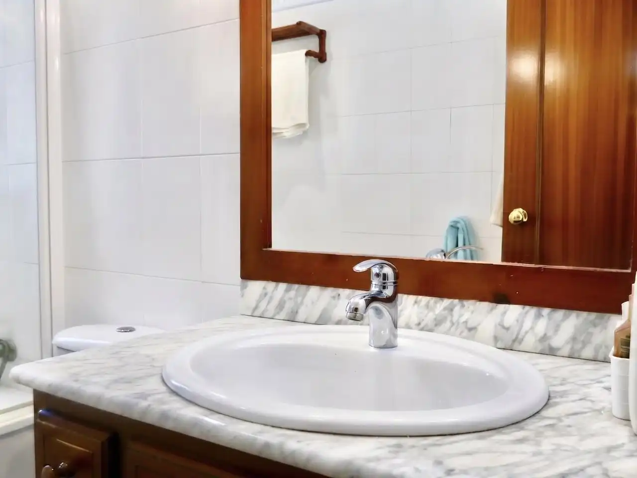Bany de Casa o xalet en venda en Montequinto amb Aire condicionat, Jardí privat i Terrassa