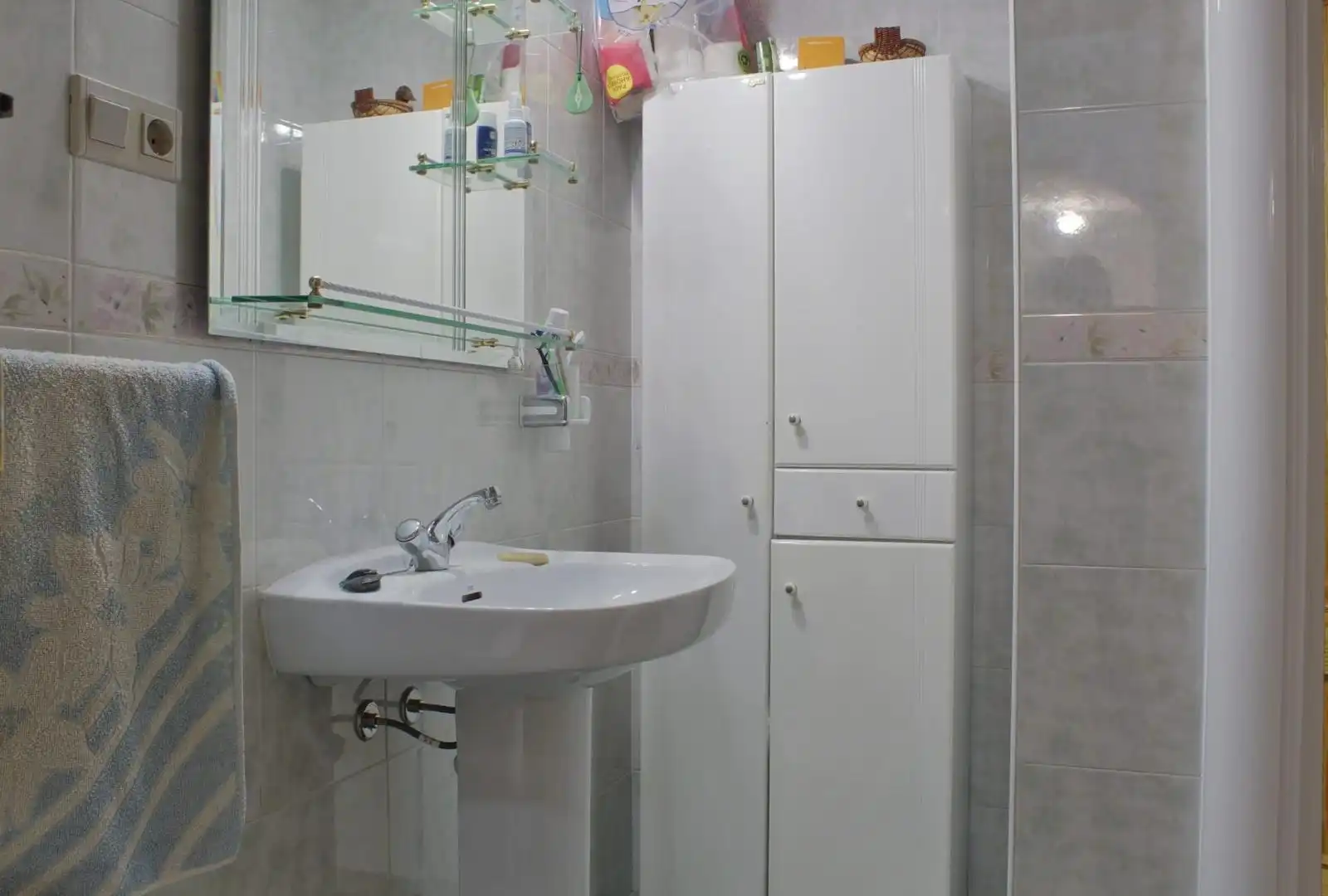 Baño de Piso en venta en Loja con Terraza, Trastero y Amueblado