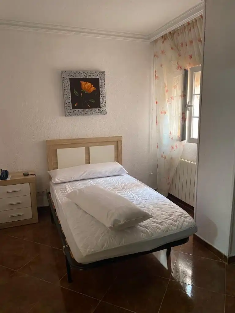 Dormitori de Pis de lloguer en Granada amb Aire condicionat, Calefacció i Terrassa