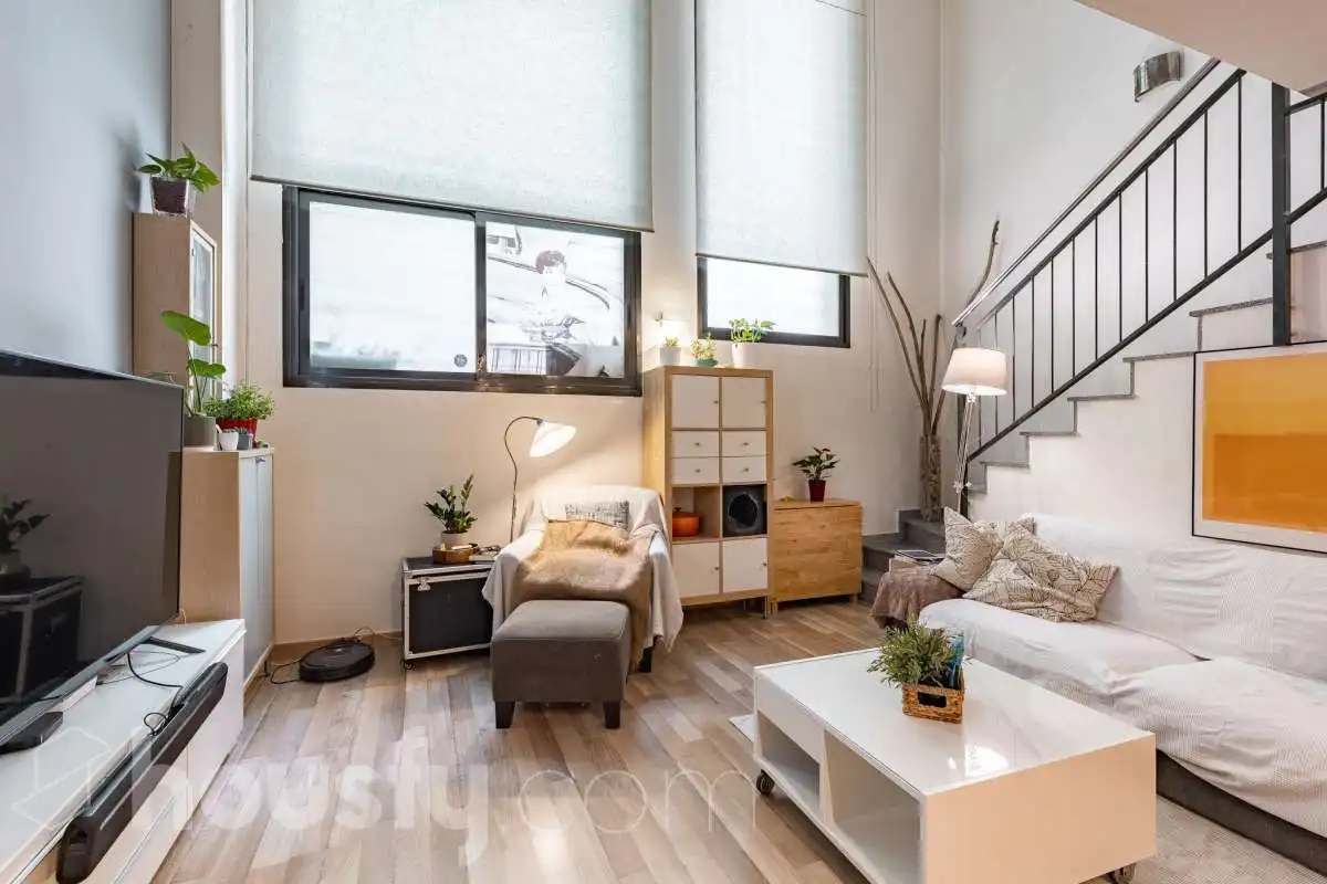Living room of Duplexes for sale in L'Hospitalet de Llobregat  with Air Conditioner, Heating and Parquet flooring