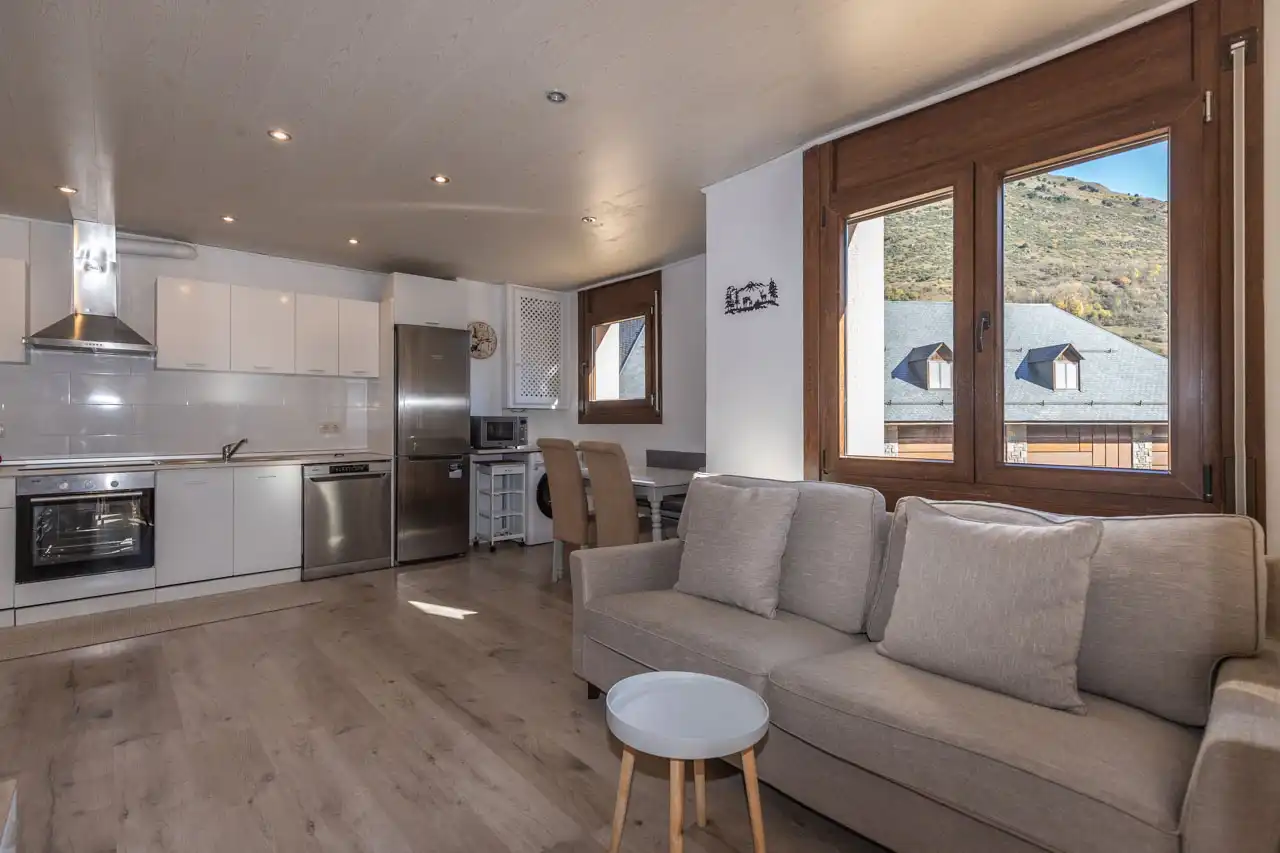 Sala d'estar de Apartament en venda en Vielha e Mijaran amb Calefacció, Parquet i Traster