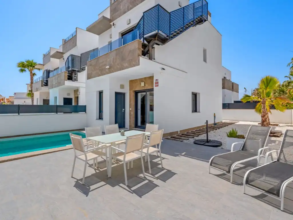 Casa con piscina en venta en Calle las Abubillas, imagen 2