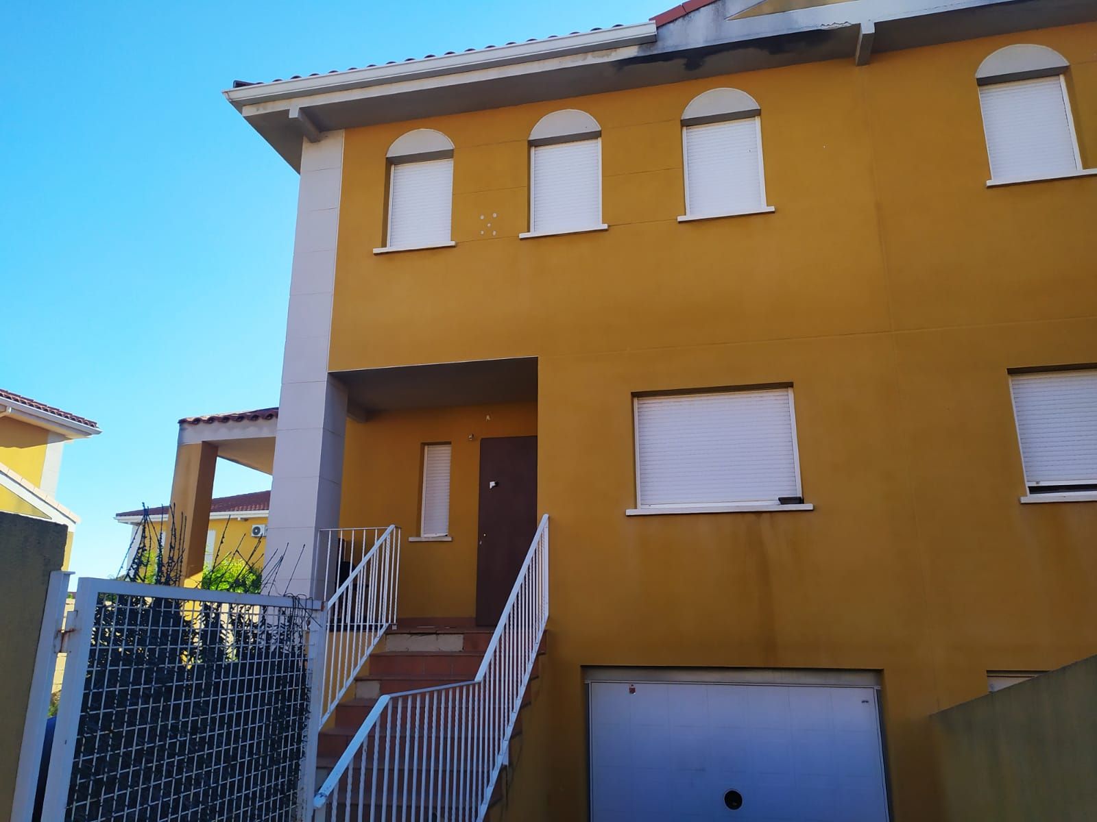 Vista exterior de Casa adosada en venta en Torrejón del Rey