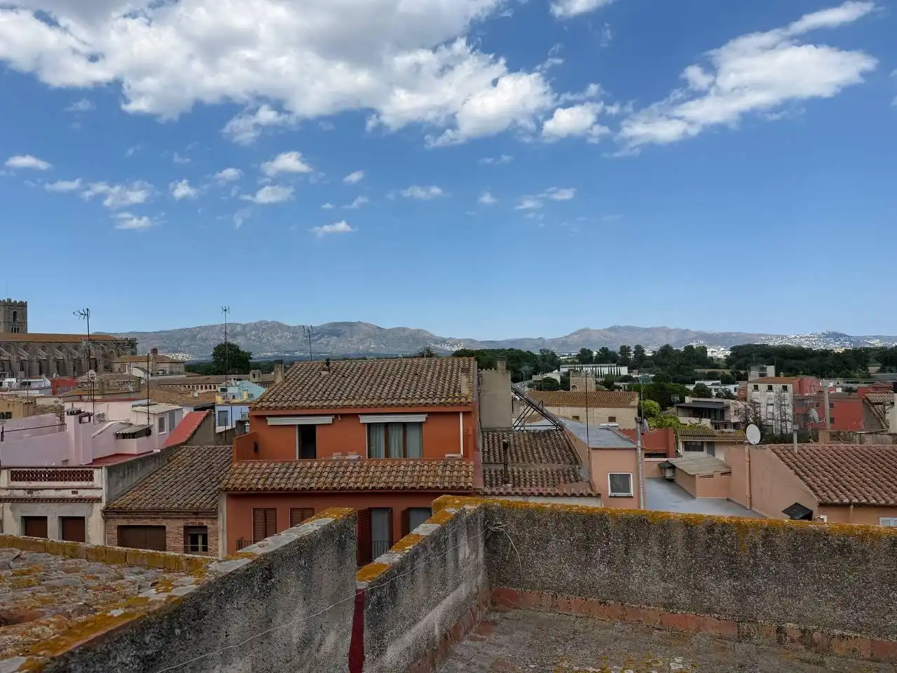 Vista exterior de Edifici en venda en Castelló d'Empúries