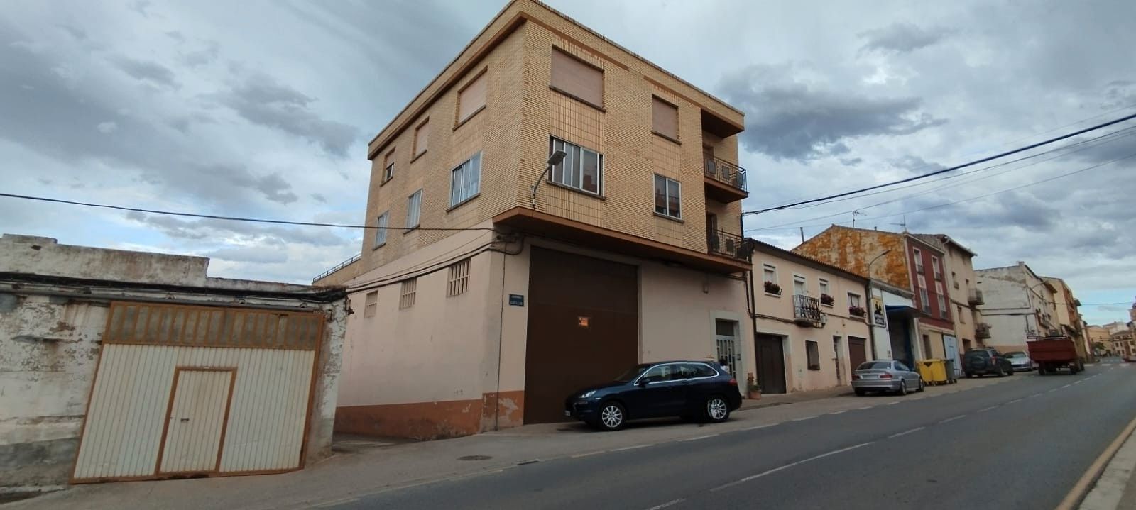 Vista exterior de Casa o xalet en venda en Entrena amb Calefacció, Terrassa i Traster