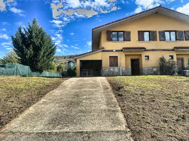 Casa aparellada amb jardí en venda a Arralde Kalea