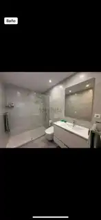 Baño de Piso de alquiler en Estepona con Aire acondicionado, Terraza y Amueblado