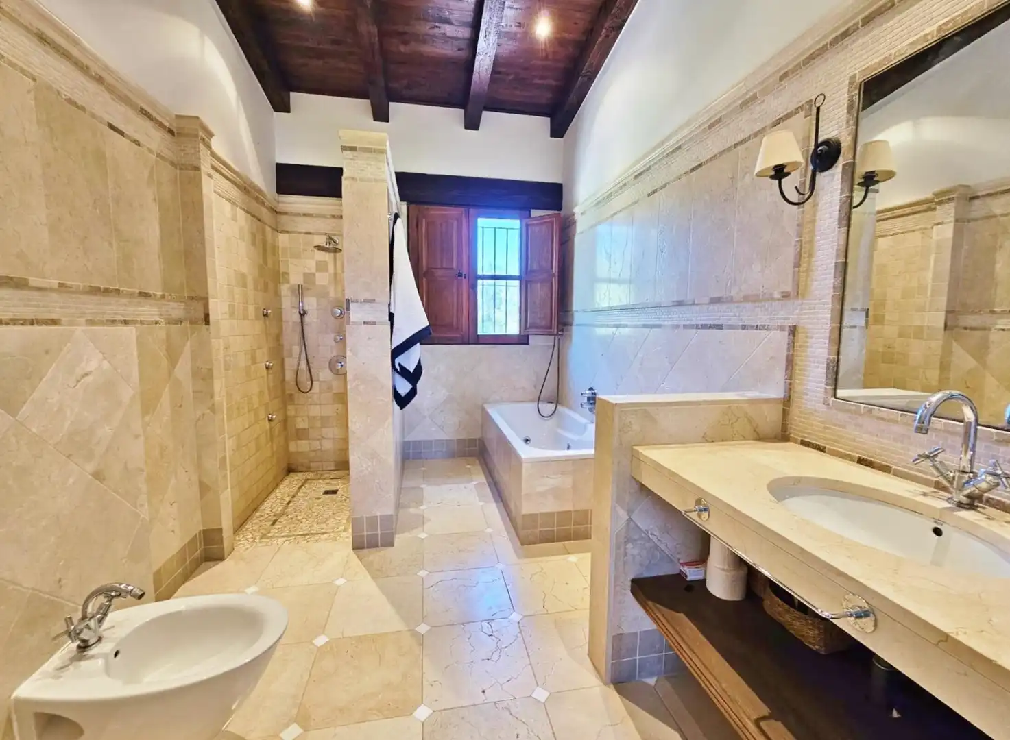 Bany de Casa o xalet en venda en Elche / Elx amb Aire condicionat, Calefacció i Jardí privat